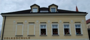 Ostansicht der Volksschule St. Nikola